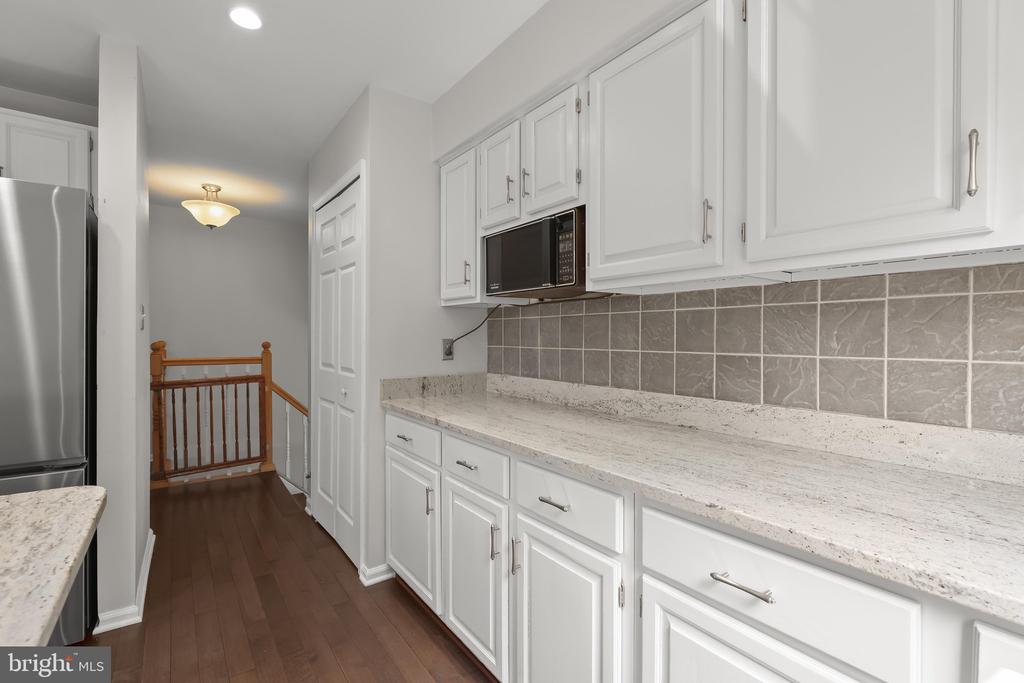 5285 CORNCOCKLE COURT