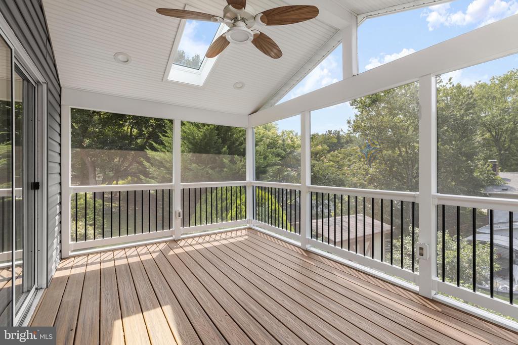 5285 CORNCOCKLE COURT
