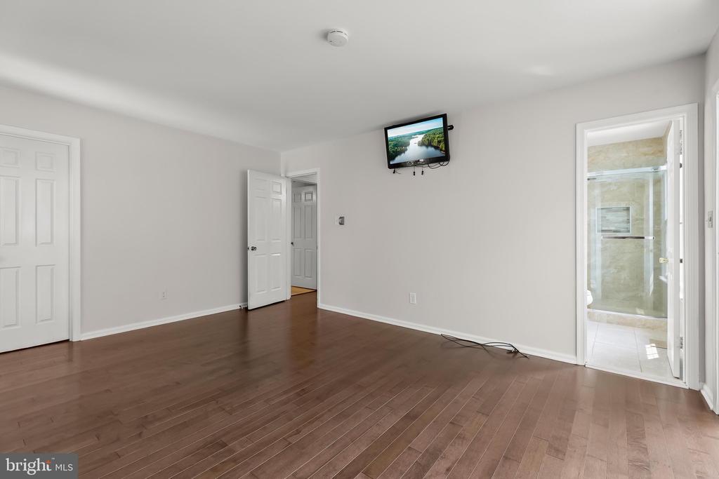 5285 CORNCOCKLE COURT