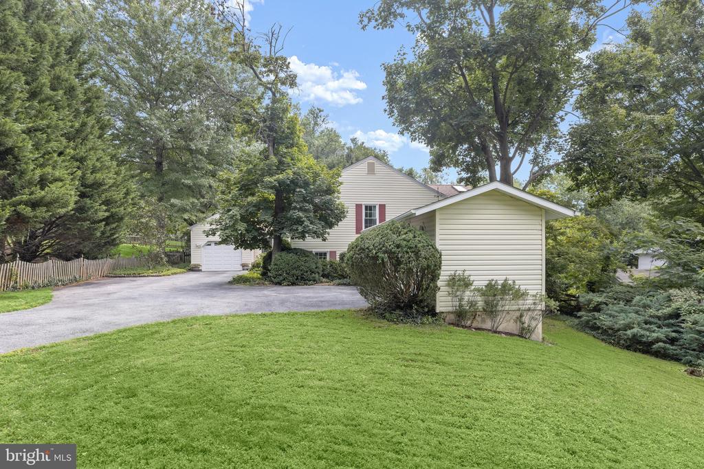 5285 CORNCOCKLE COURT