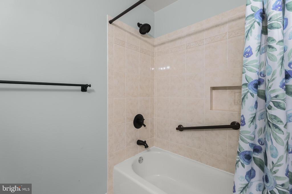 5285 CORNCOCKLE COURT