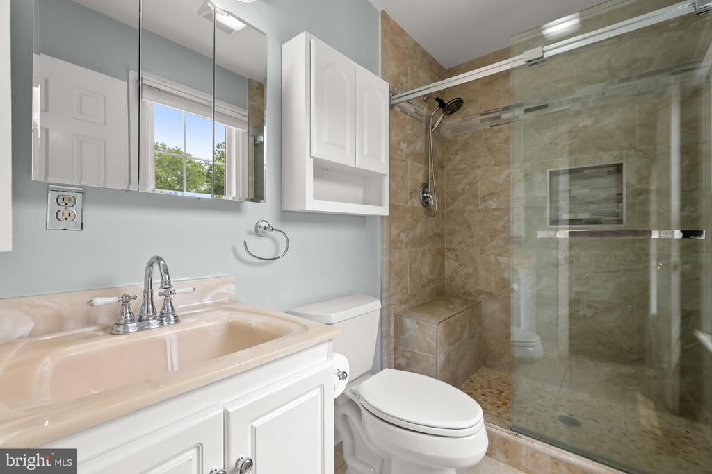 5285 CORNCOCKLE COURT