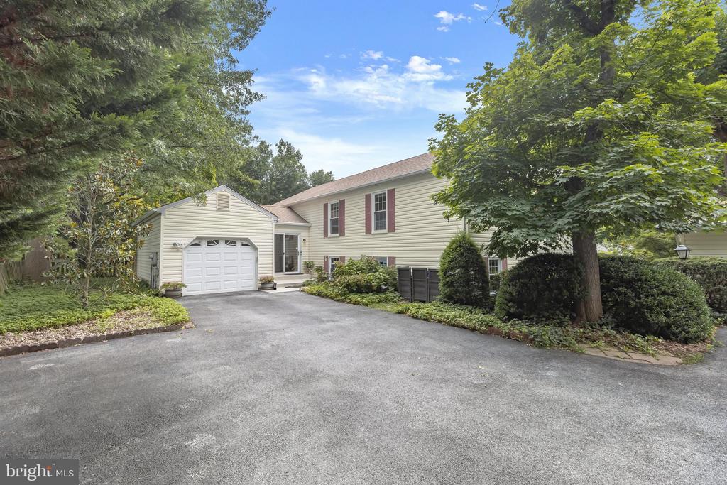 5285 CORNCOCKLE COURT