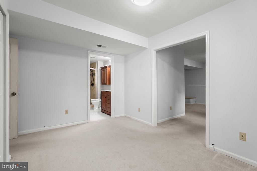 5285 CORNCOCKLE COURT