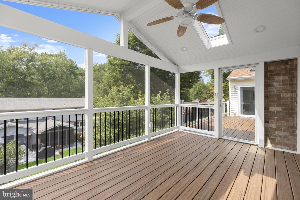 5285 CORNCOCKLE COURT