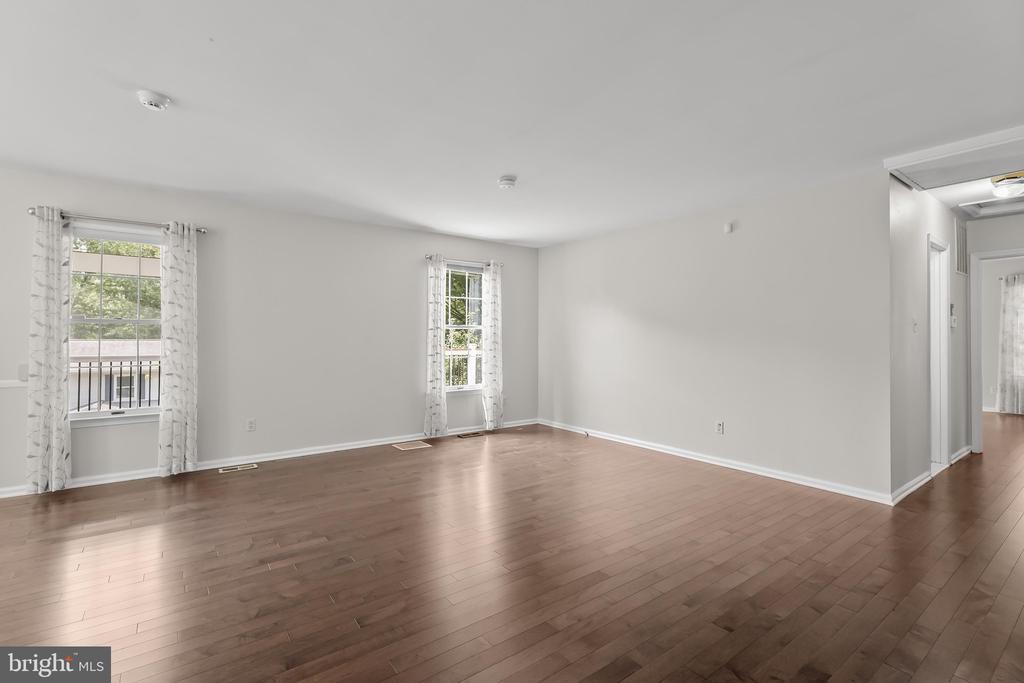 5285 CORNCOCKLE COURT