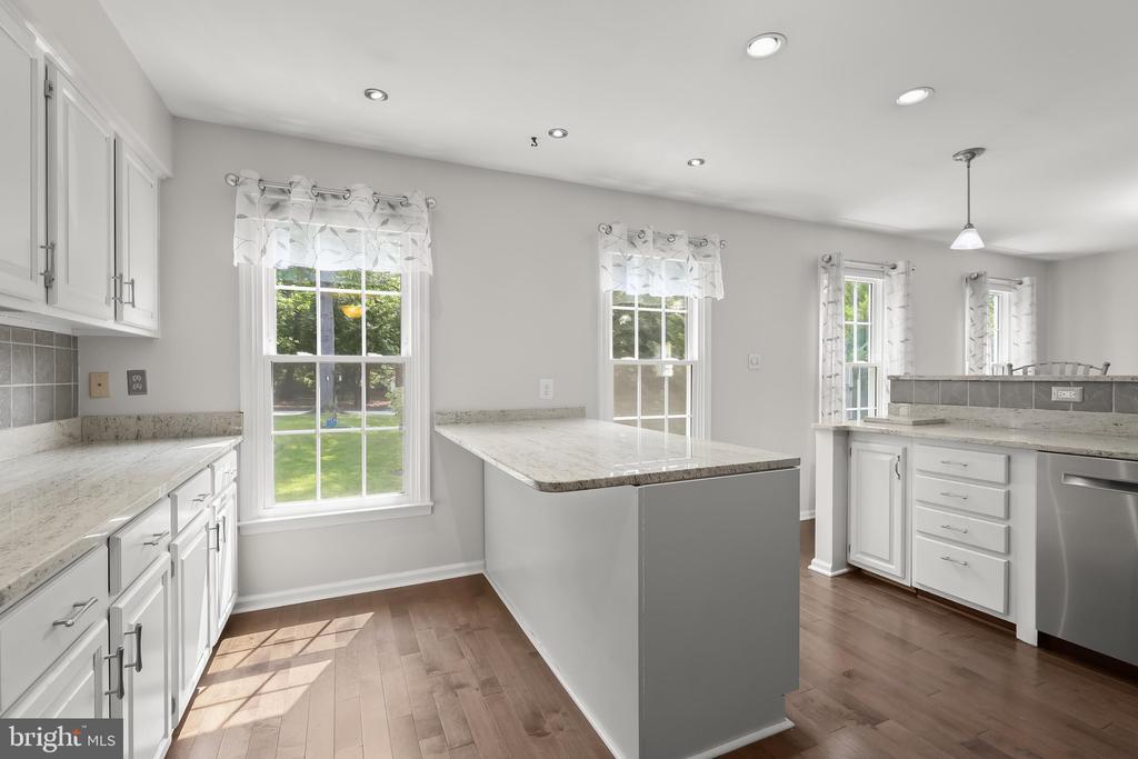 5285 CORNCOCKLE COURT