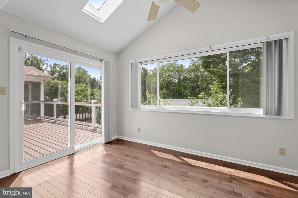 5285 CORNCOCKLE COURT