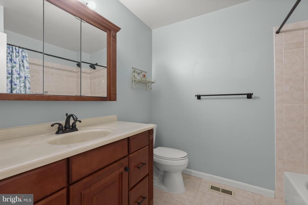 5285 CORNCOCKLE COURT