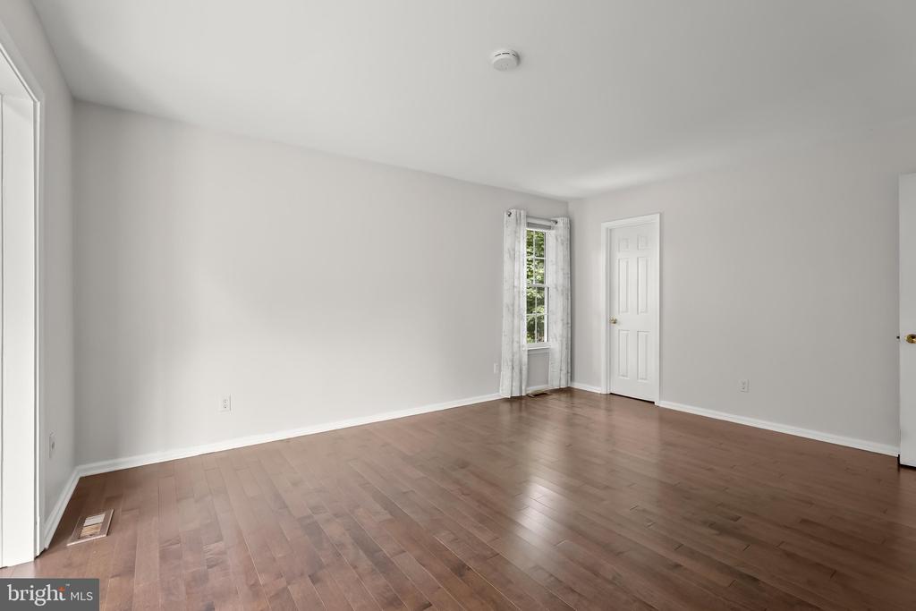5285 CORNCOCKLE COURT