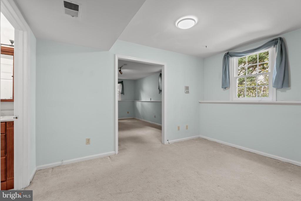 5285 CORNCOCKLE COURT
