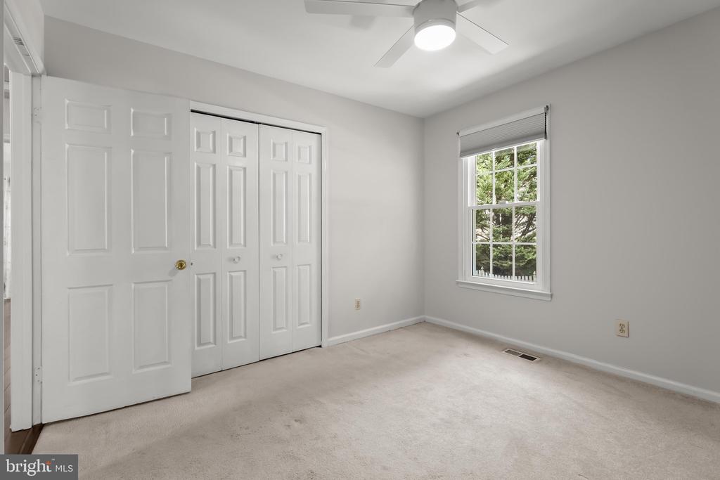 5285 CORNCOCKLE COURT