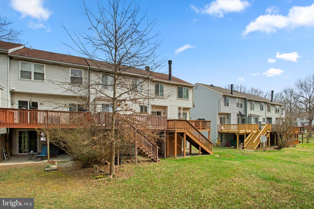 8113 WOODED GLEN COURT