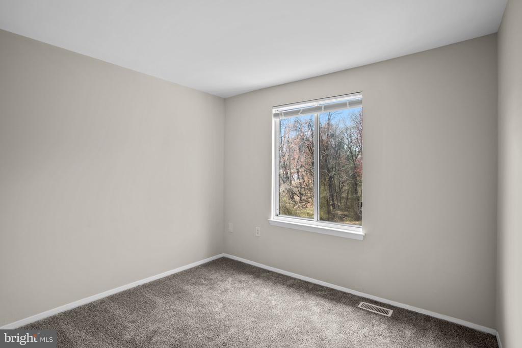8113 WOODED GLEN COURT
