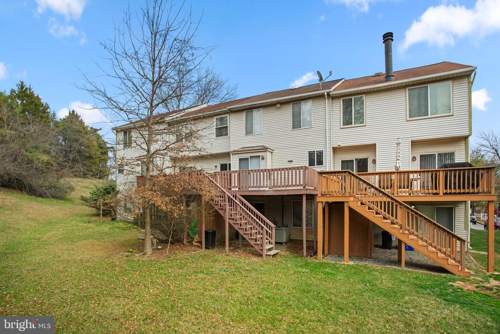 8113 WOODED GLEN COURT