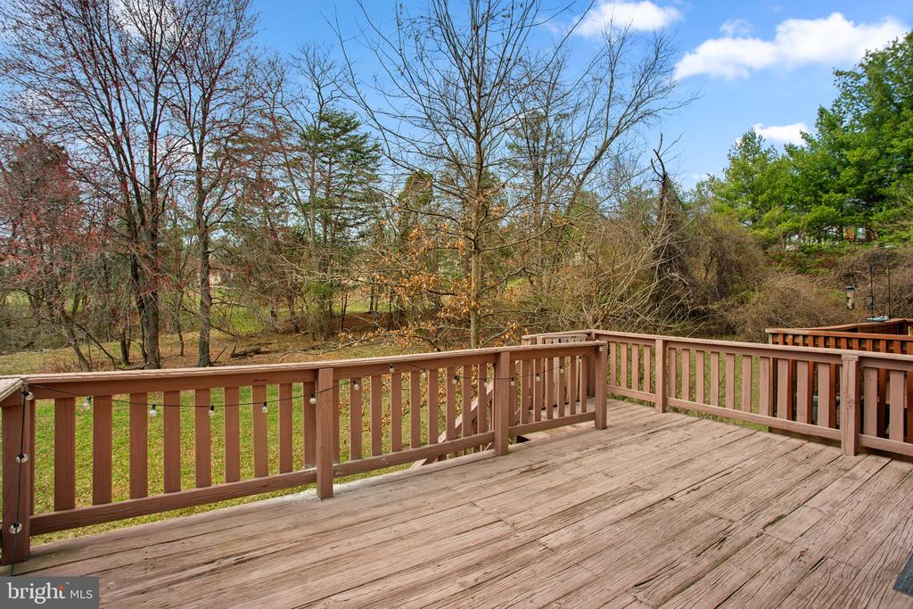 8113 WOODED GLEN COURT