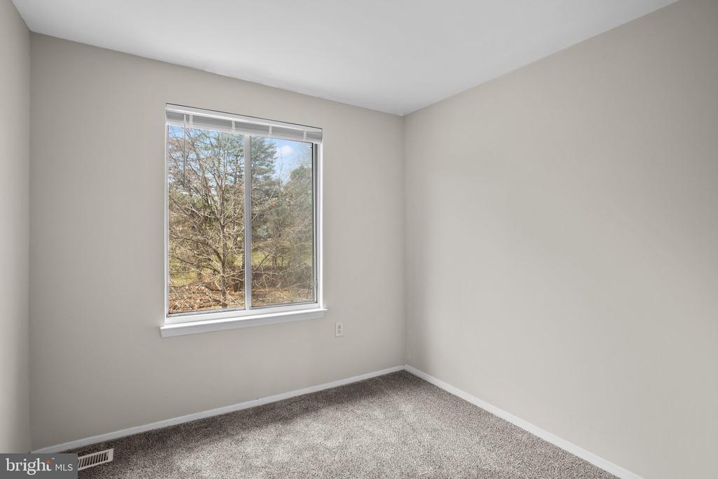 8113 WOODED GLEN COURT