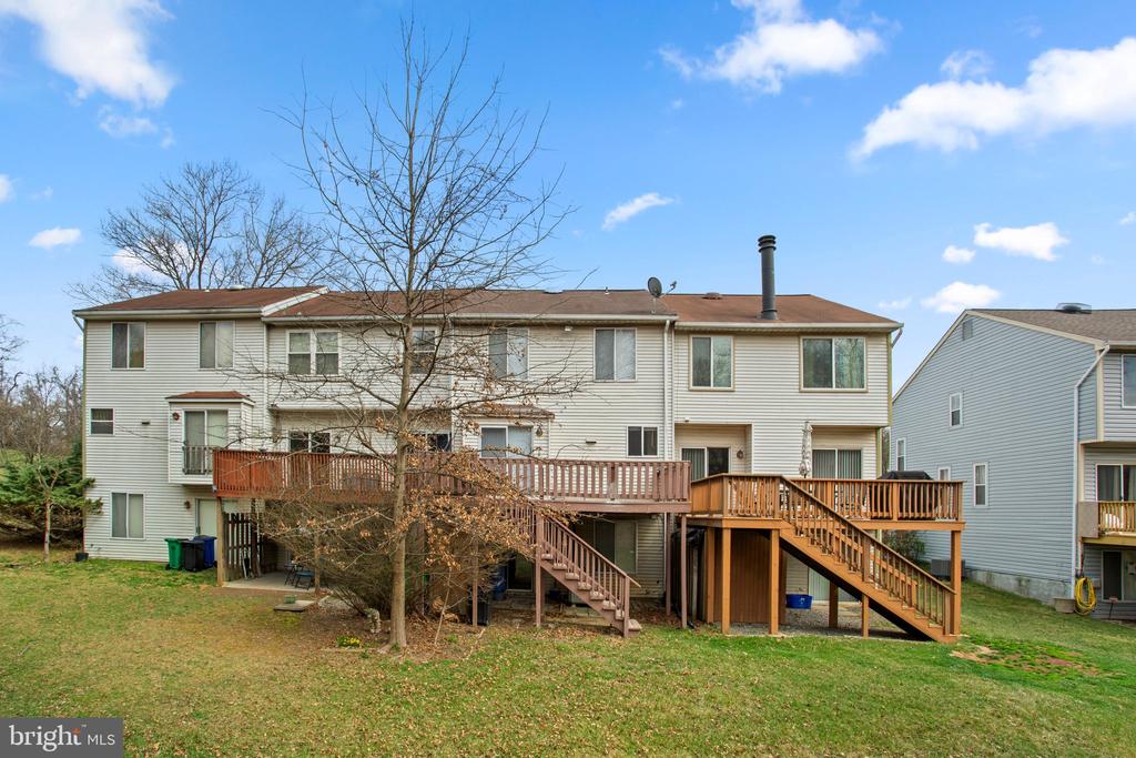 8113 WOODED GLEN COURT