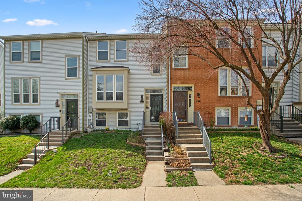 8113 WOODED GLEN COURT
