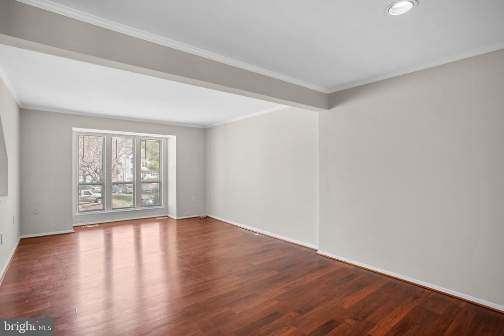 8113 WOODED GLEN COURT