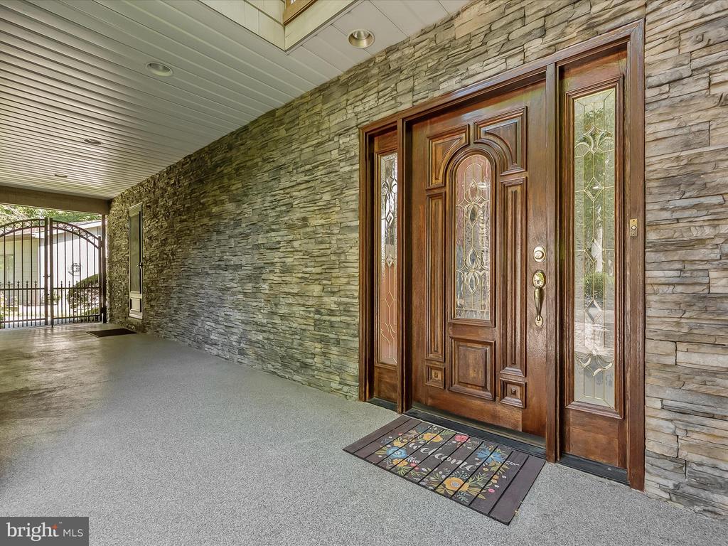 4633 DUSTIN RD