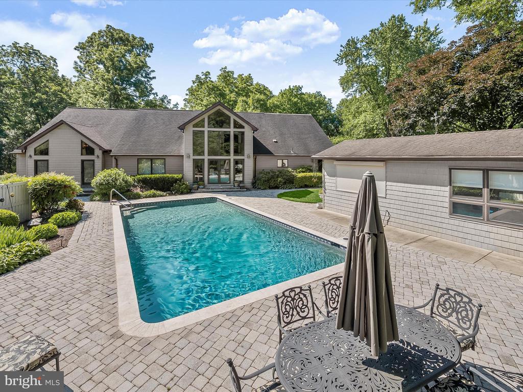 4633 DUSTIN RD
