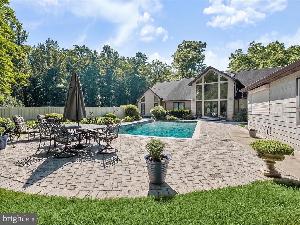 4633 DUSTIN RD