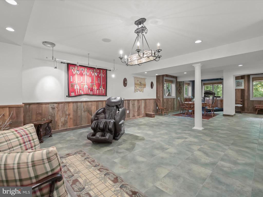 4633 DUSTIN RD