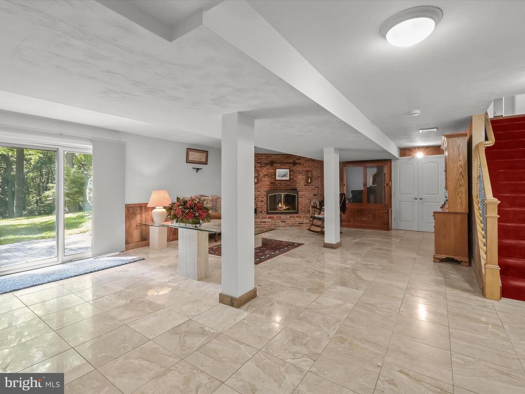 4633 DUSTIN RD