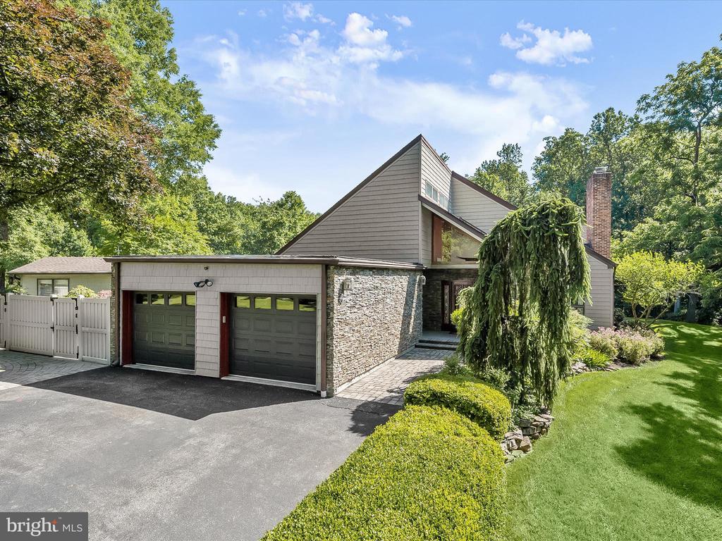4633 DUSTIN RD