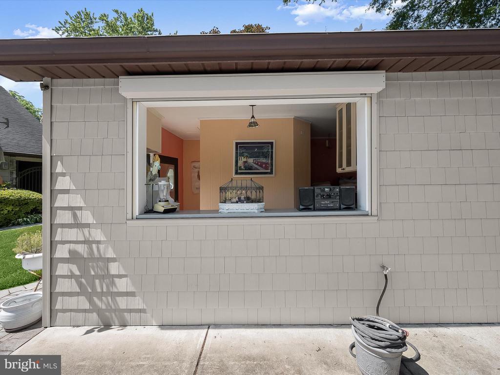 4633 DUSTIN RD