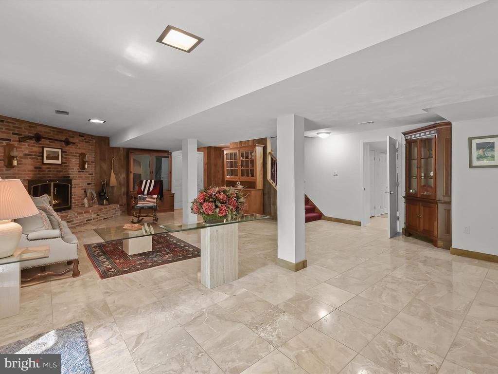 4633 DUSTIN RD