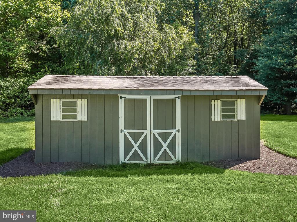 4633 DUSTIN RD