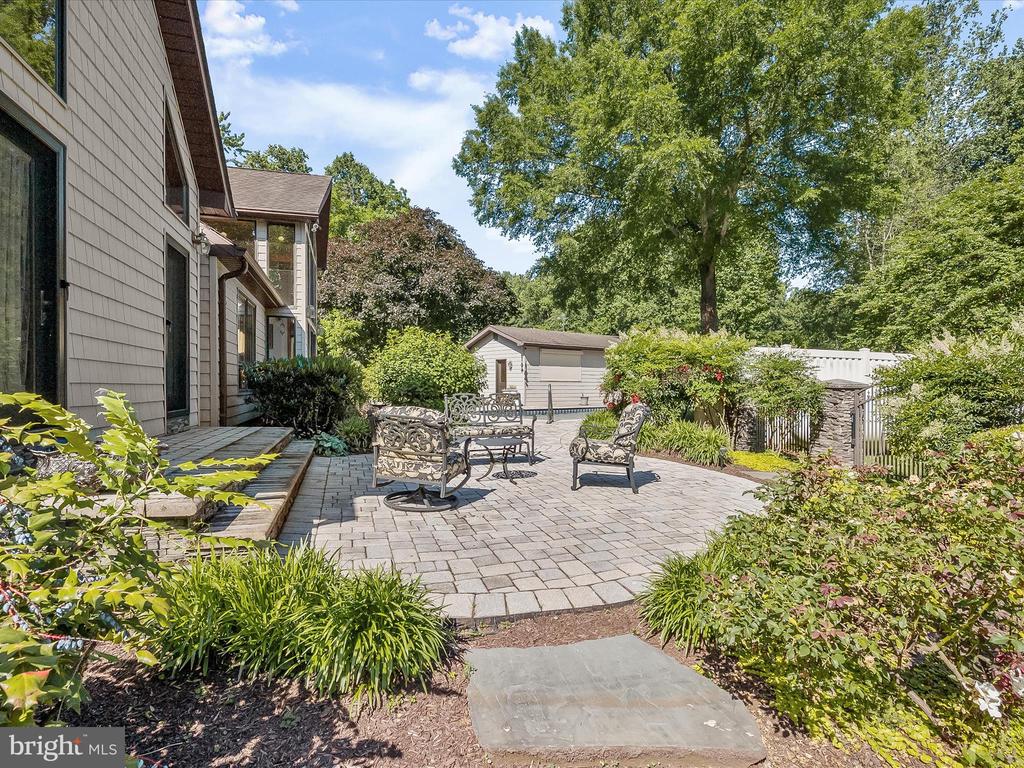 4633 DUSTIN RD