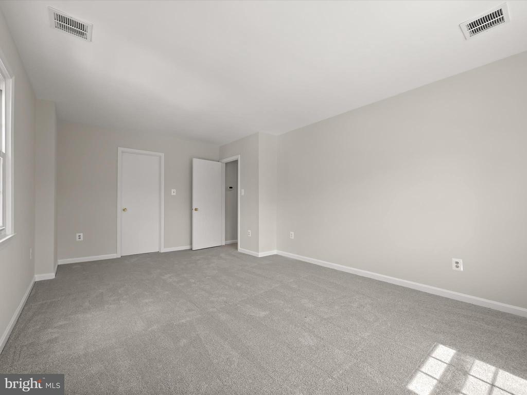 10318 PARKWOOD DR