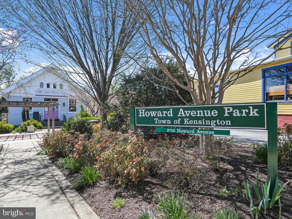 10318 PARKWOOD DR