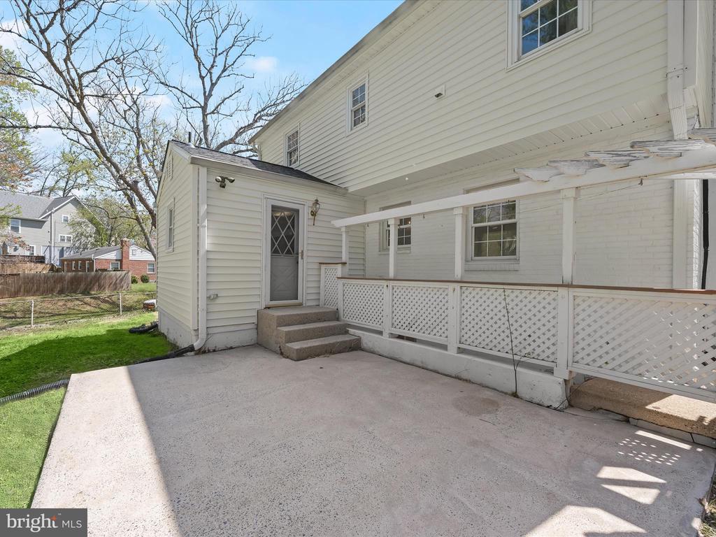 10318 PARKWOOD DR
