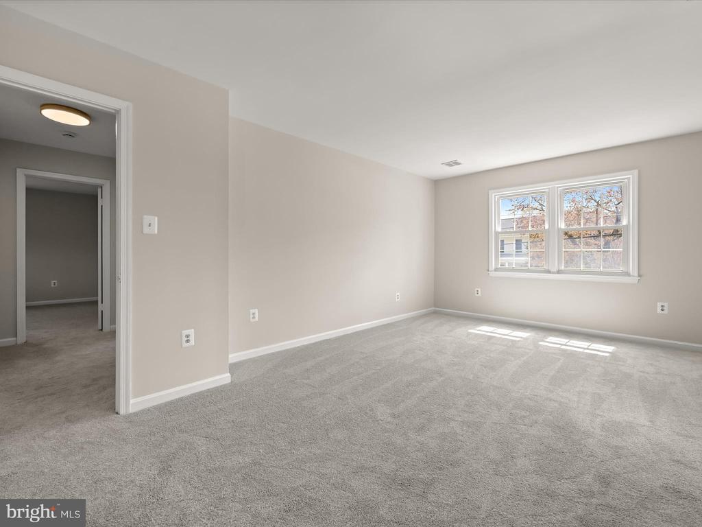 10318 PARKWOOD DR