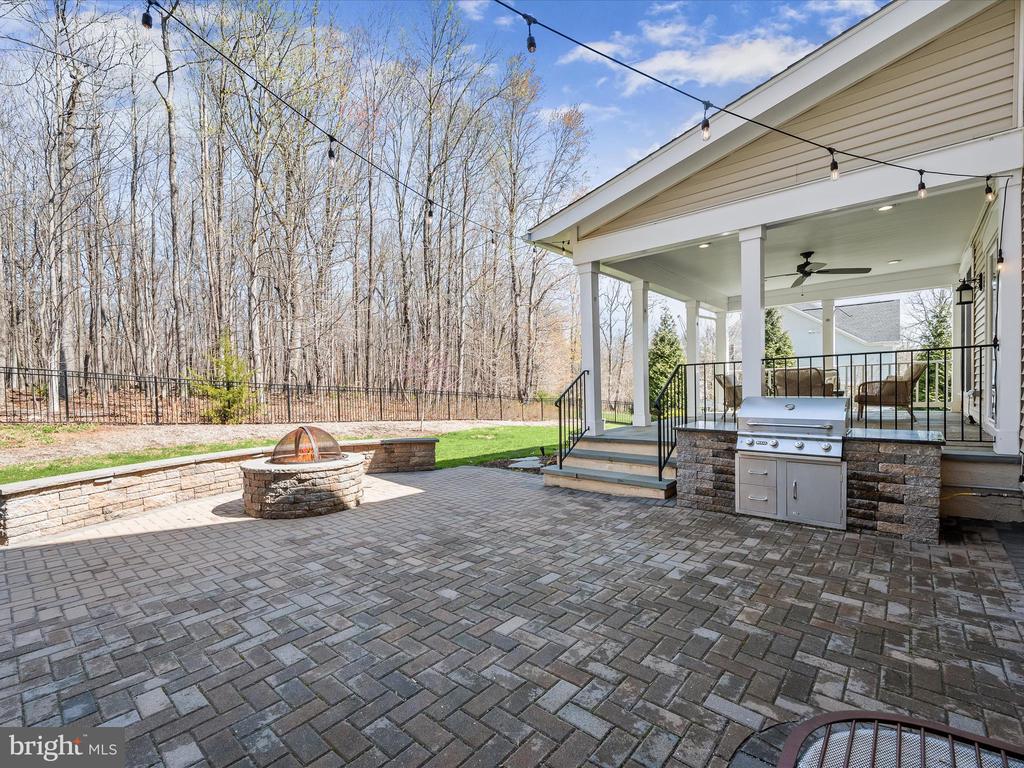 10152 SYCAMORE HOLLOW LN
