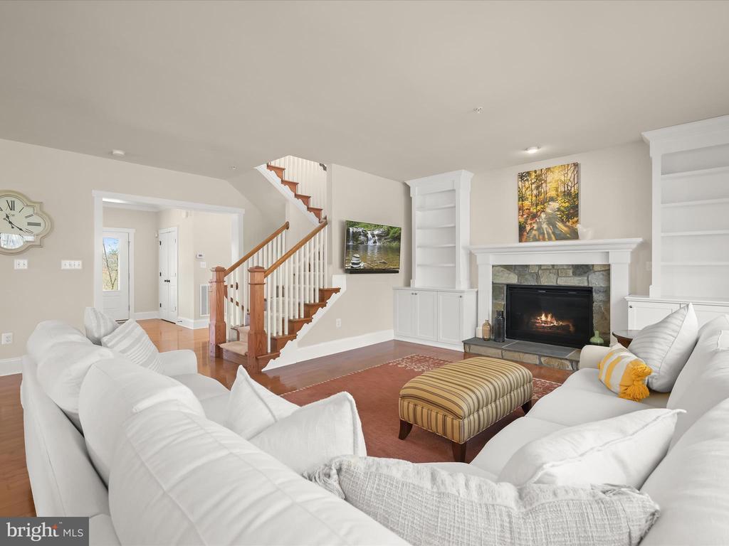 10152 SYCAMORE HOLLOW LN