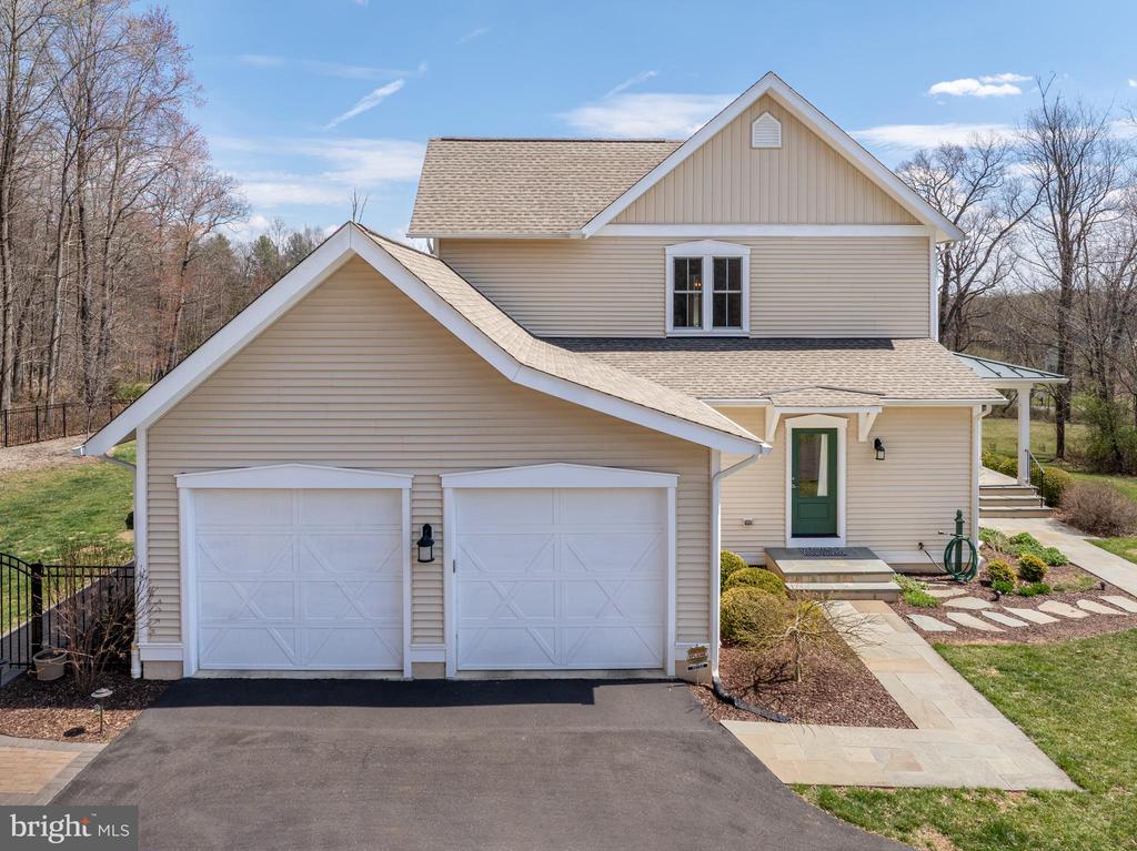 10152 SYCAMORE HOLLOW LN