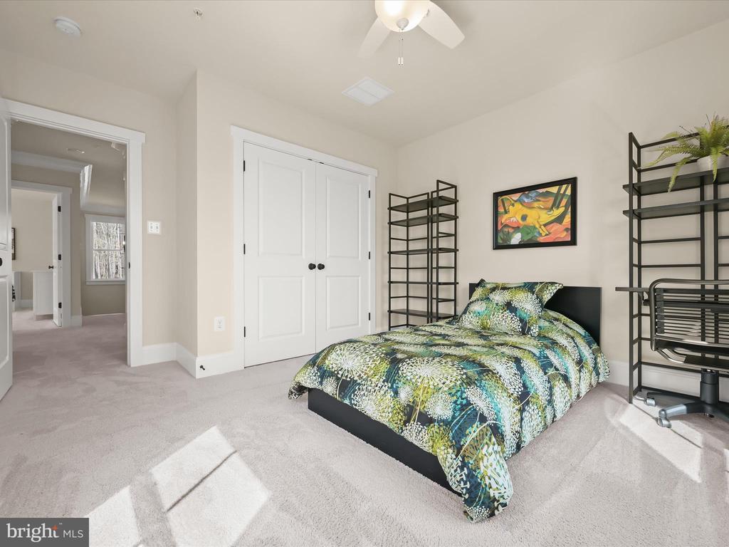 10152 SYCAMORE HOLLOW LN
