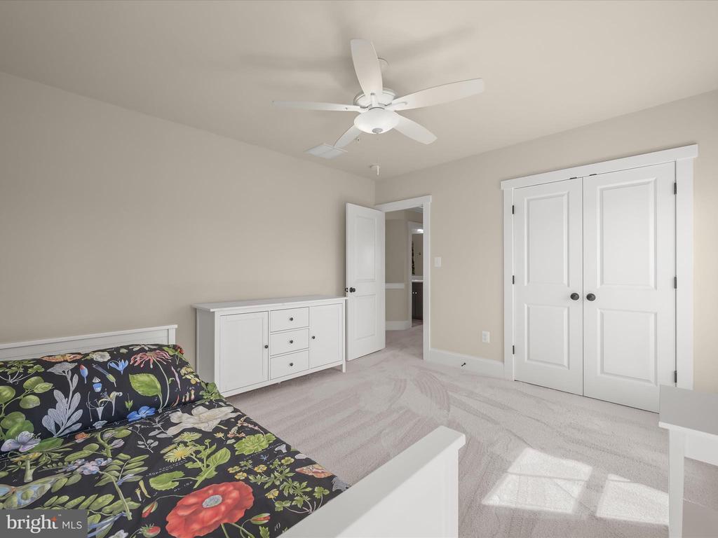 10152 SYCAMORE HOLLOW LN