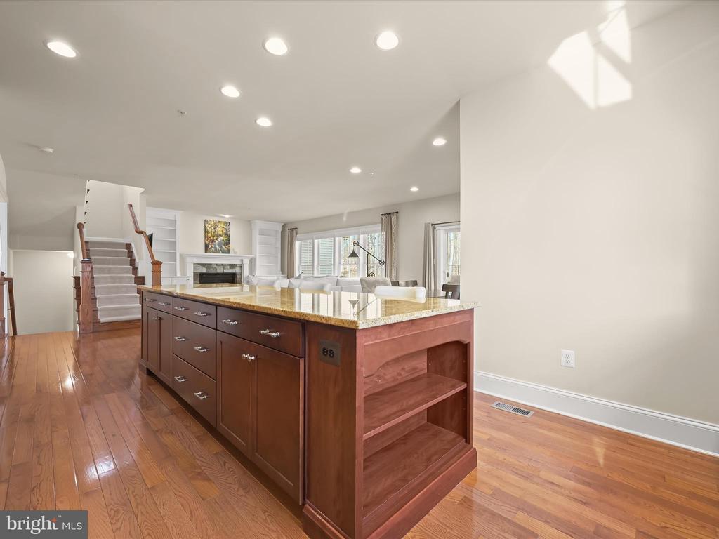 10152 SYCAMORE HOLLOW LN