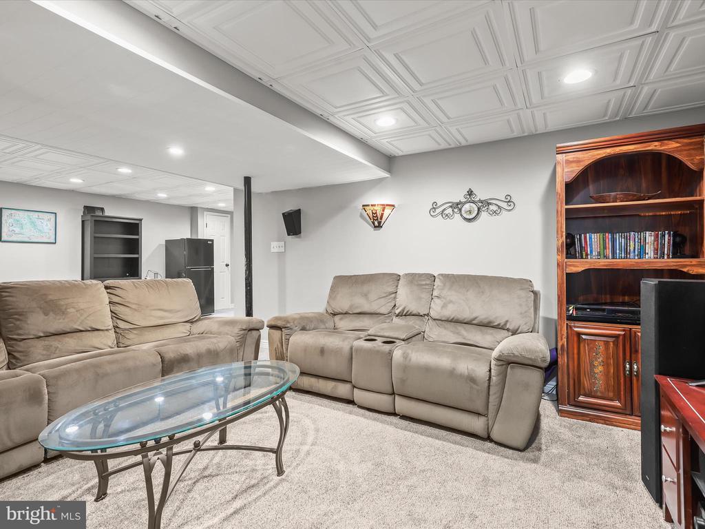 15222 CENTERGATE DR