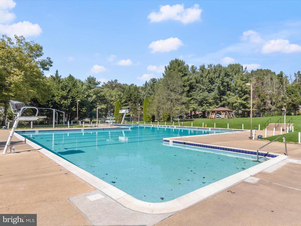 15222 CENTERGATE DR