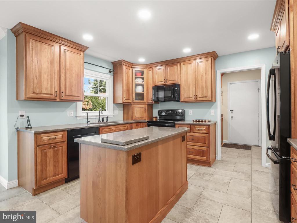 15222 CENTERGATE DR