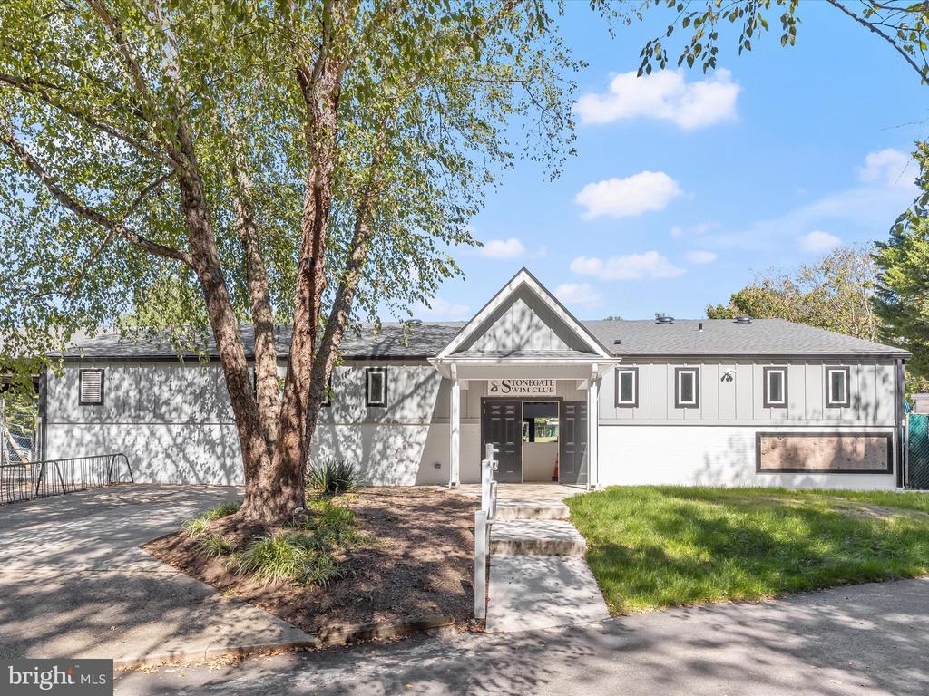 15222 CENTERGATE DR