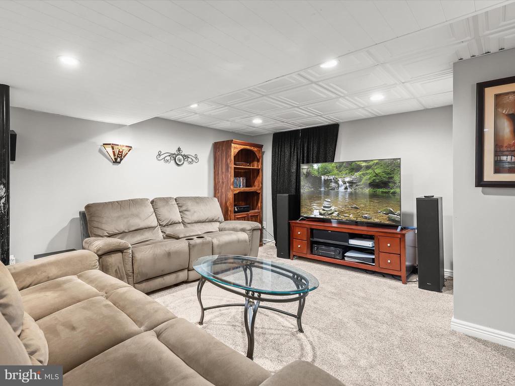 15222 CENTERGATE DR