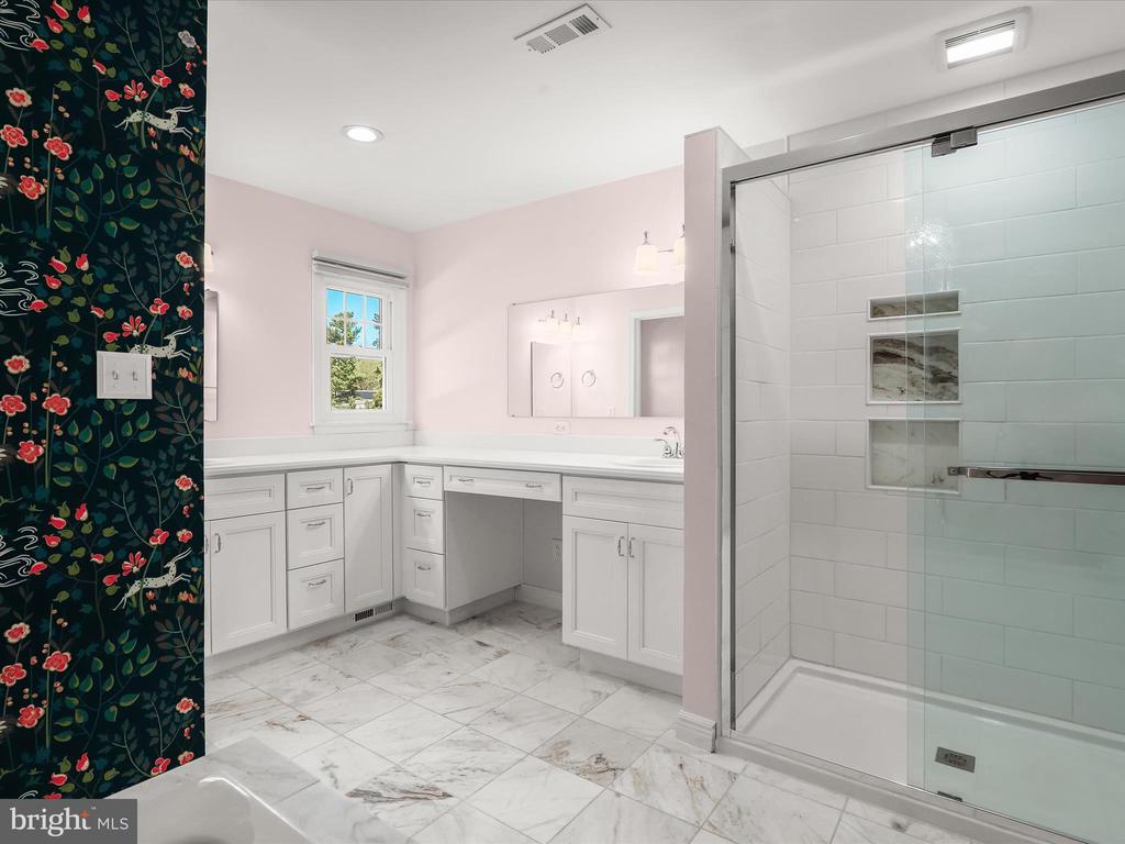 15222 CENTERGATE DR